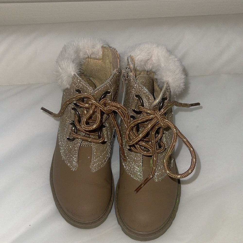 Brown toddler boots